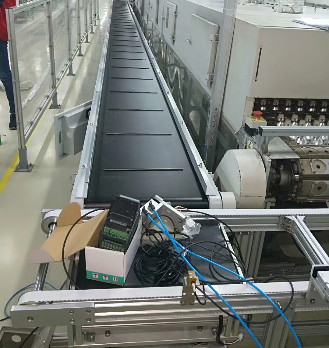 安裝中的東營皮帶輸送機(jī).jpg